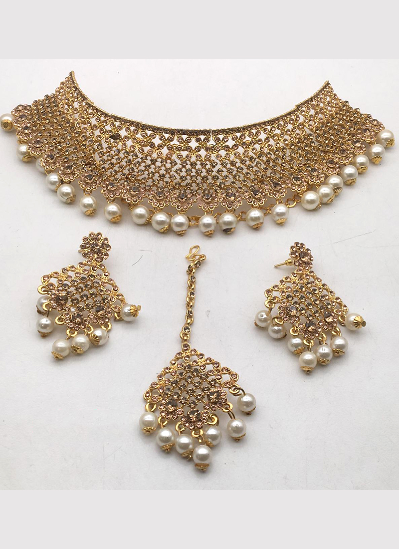 necklace set with tikka