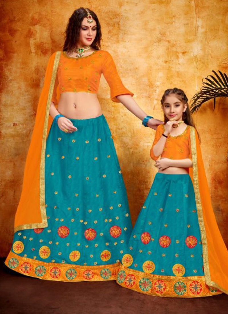 mom and daughter chaniya choli