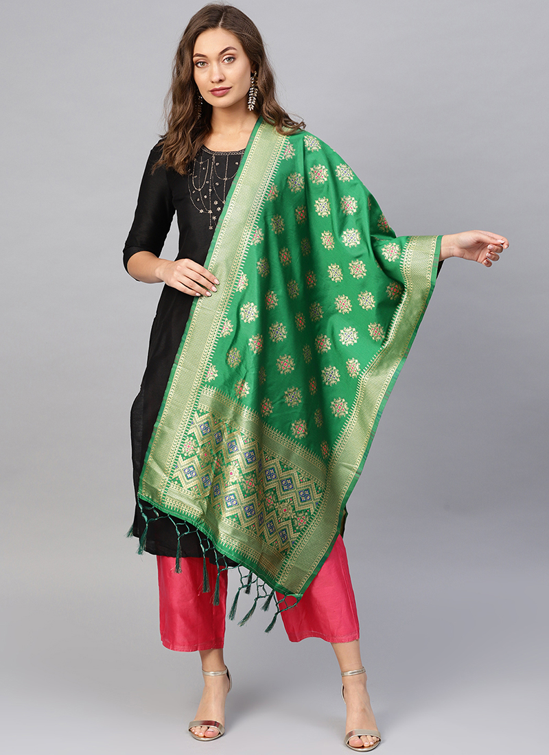 bridal banarasi dupatta