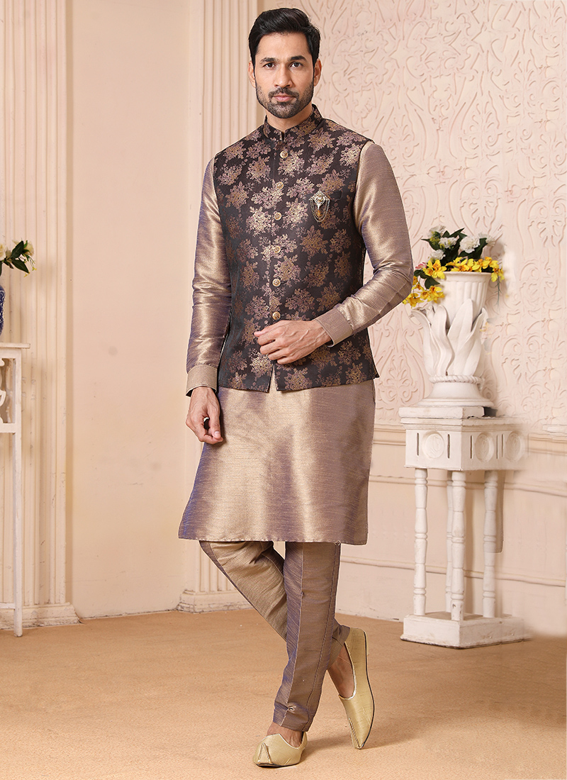 Groom hot sale sagai dress