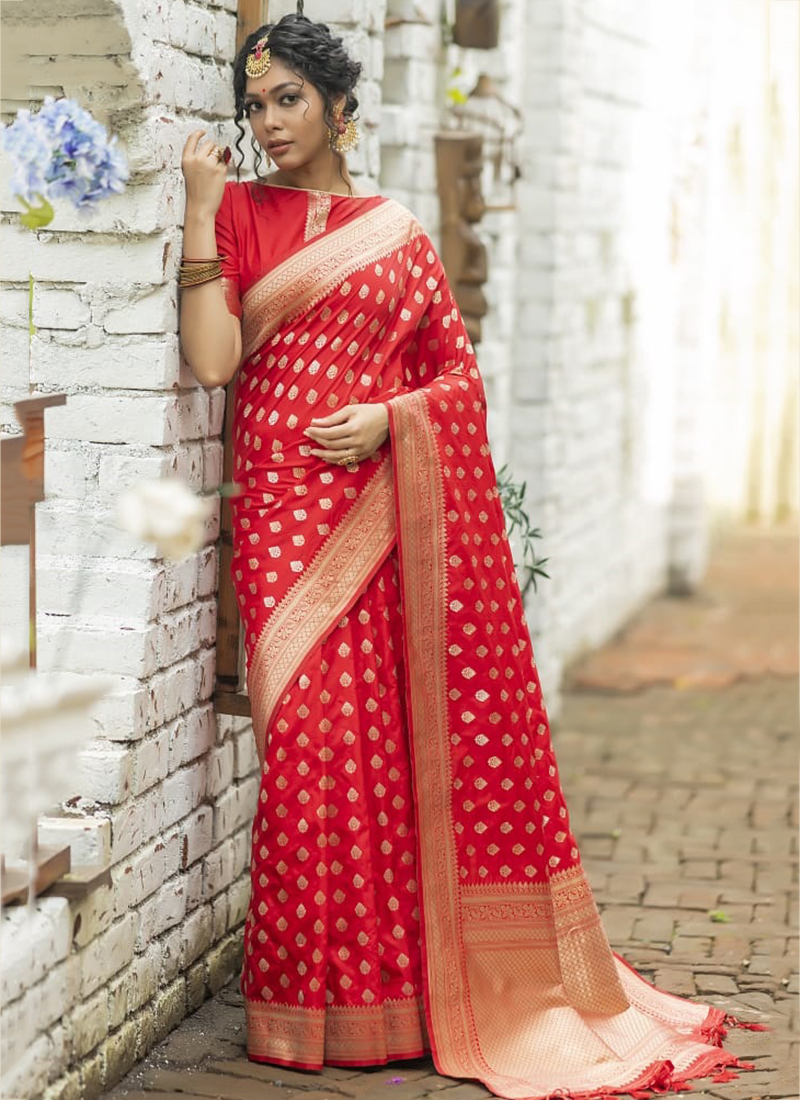 Handloom Green Banarasi Silk Saree with Floral Design with Meenakari –  WeaverStory