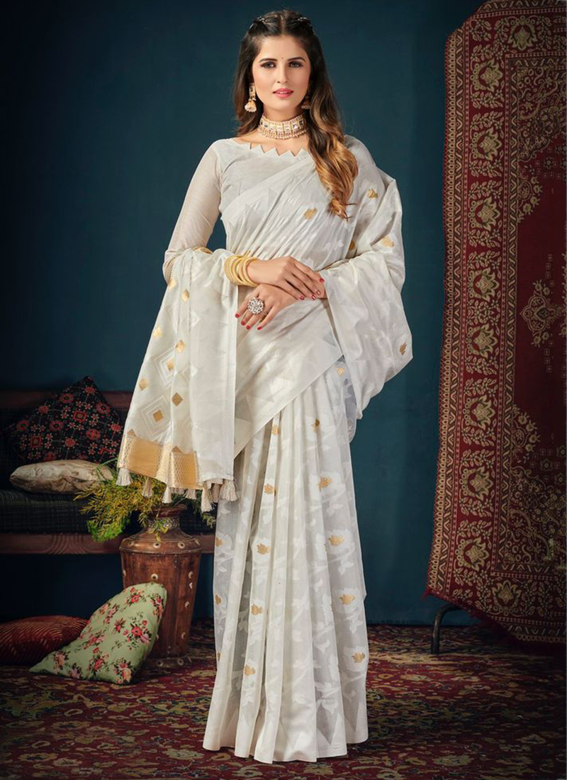 Embrace the graceful linen saree trend