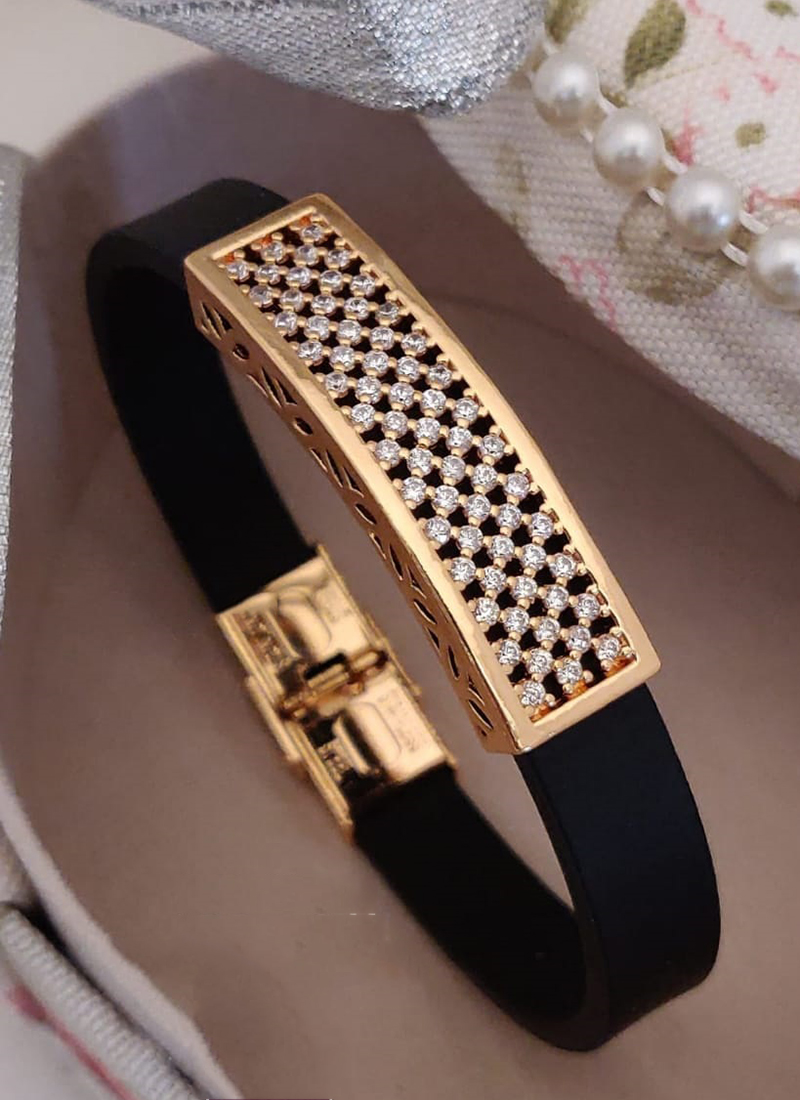 Buy a High Fancy Men's Bracelet Online shopping