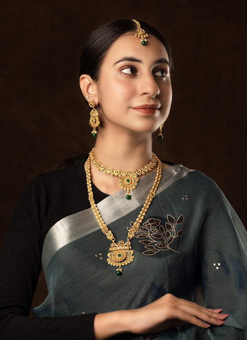 Invaluable Dark Green Soft Silk Saree With Desiring Blouse Piece –  LajreeDesigner