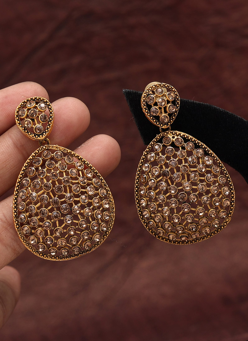 Matte 14k gold pebble stud earrings – Belinda Saville