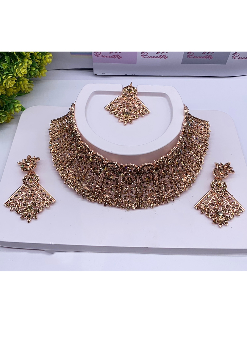 Buy Stunning Alloy Gold Plated Jewellery Set Online From Wholesale - Main Image