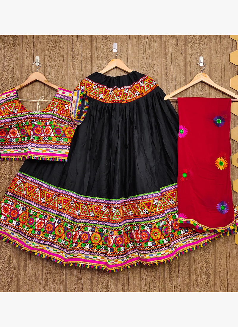 Black cotton mirror work gujarati garba ghagra lehenga chaniya choli |  Lehenga, Bollywood fashion, Garba outfit