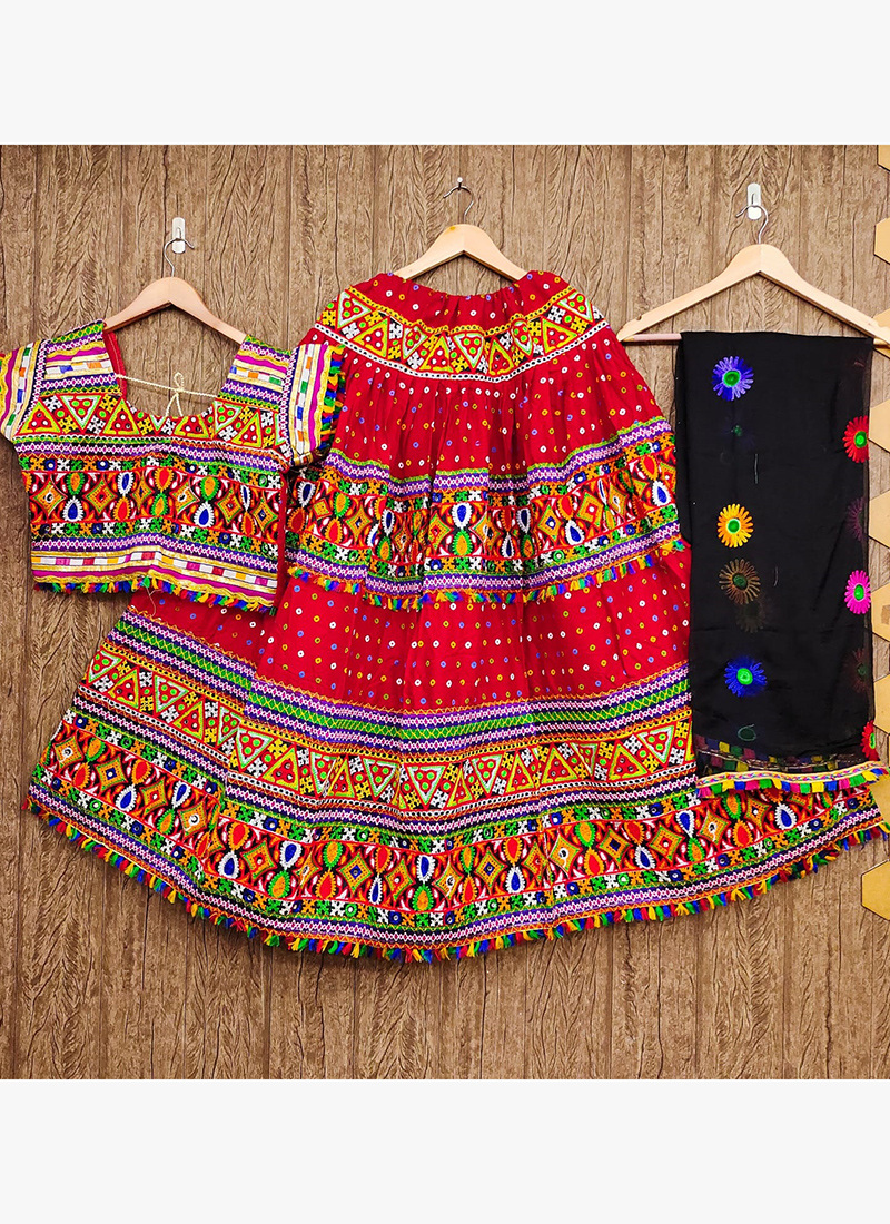 White gujarati style chaniya choli...Colors of India..perfect for garba! |  Chaniya choli designer, Indian outfit, Indian outfits