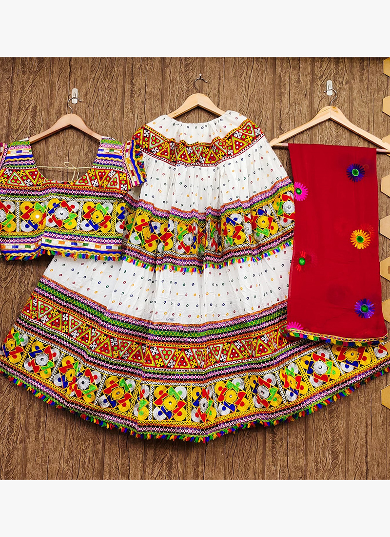 Navratri Garba Dress, Dry clean at Rs 2300/piece in Surat | ID:  2852535931148
