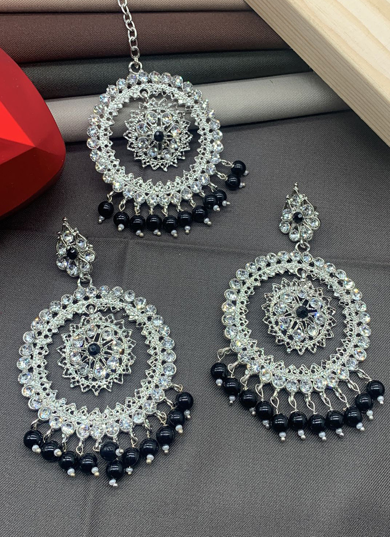 Buy Heavy Maang Tikka With Earrings Set for Women Online at Silvermerc |  SBJS29MD_113 – Silvermerc Designs