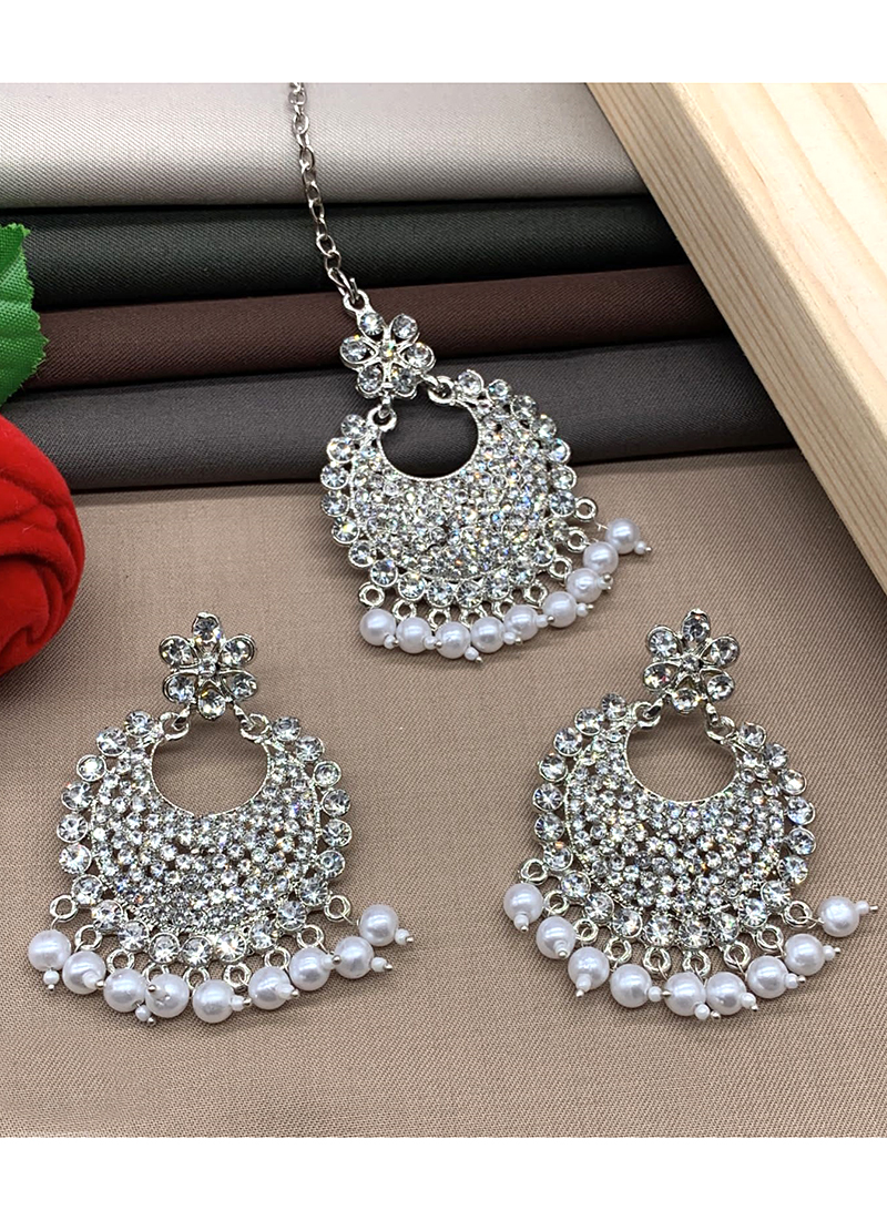 Share more than 128 silver earrings with maang tikka