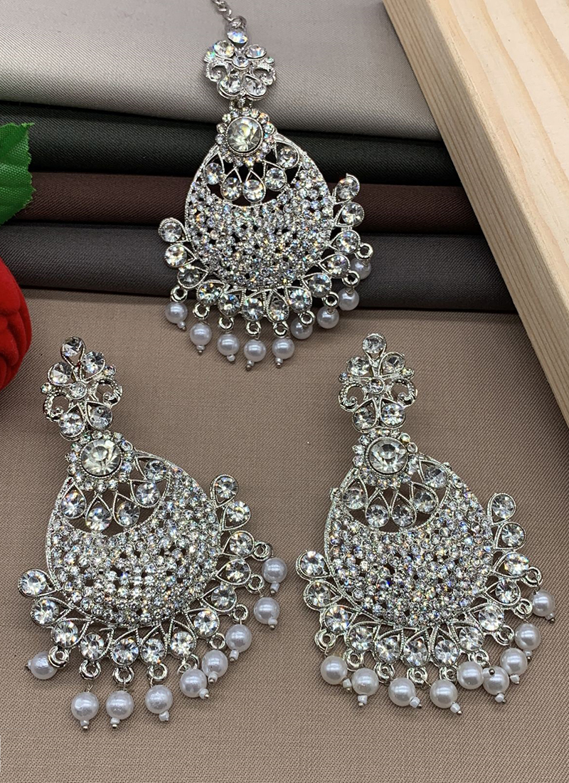 Punjabi Earrings with Tikka – Amazel Designs-hoanganhbinhduong.edu.vn