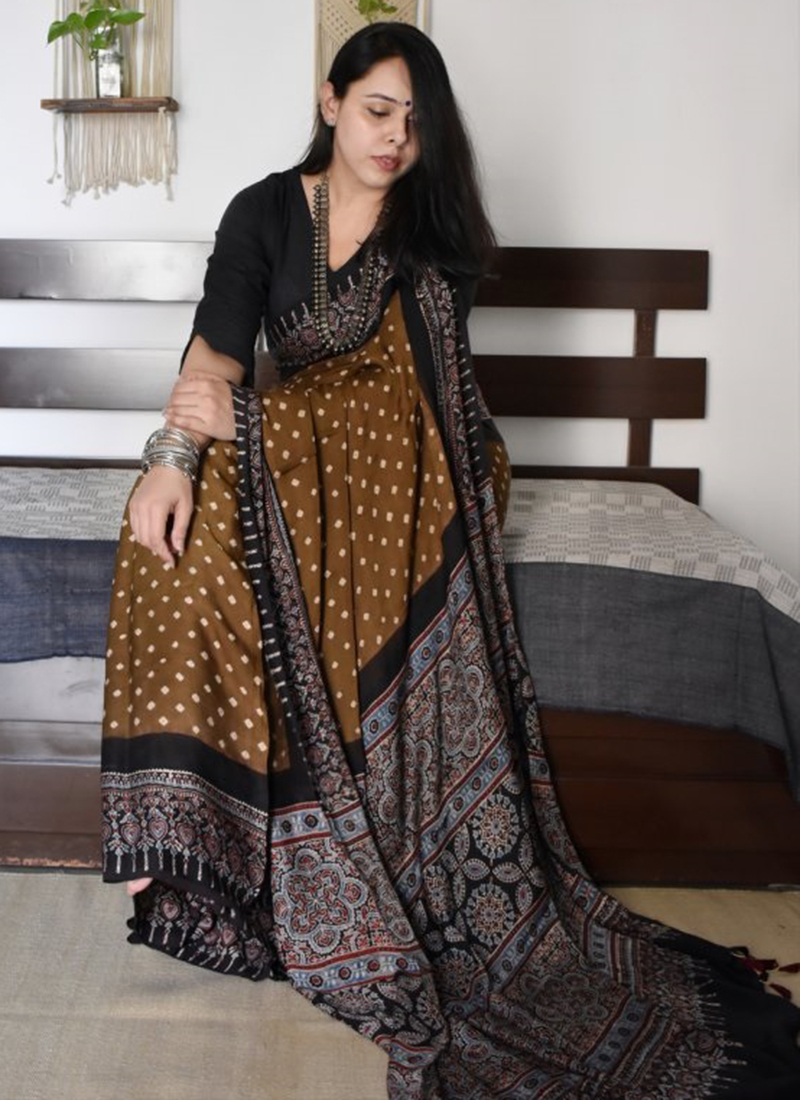 Lineal Rhythm-Ajrakh Modal Silk Saree – Prasam Crafts