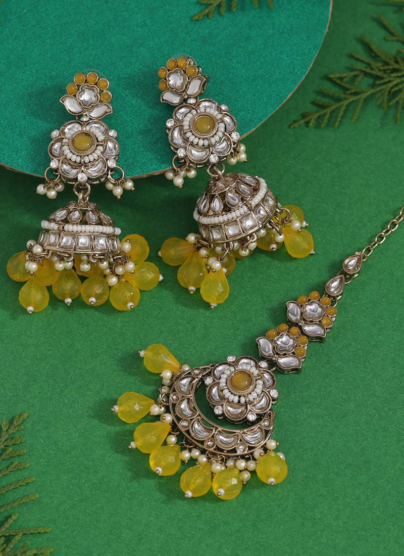 Buy Wedding Wear Yellow Color Kundan Earrings With Maang Tikka