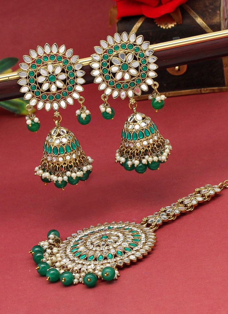 Buy Bridal Wear Green Color Mirror Kundan Earrings With Maang