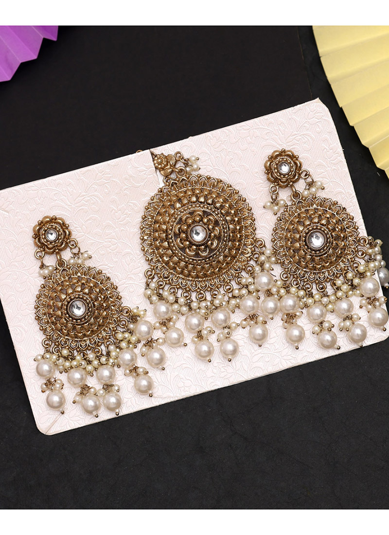 Buy Bridal Wear White Color Mirror Kundan Earrings With Maang