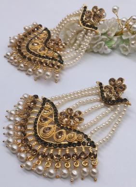 petal earrings