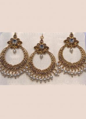 Golden Chandbali Design Earrings With Maang Tikka