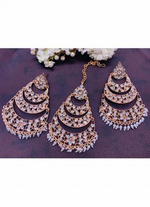 Chandbali Design Multi Layer Earrings With Maang Tikka