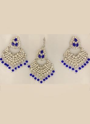 Blue Pasa Design Diamond Studded Earrings With Maang Tikka