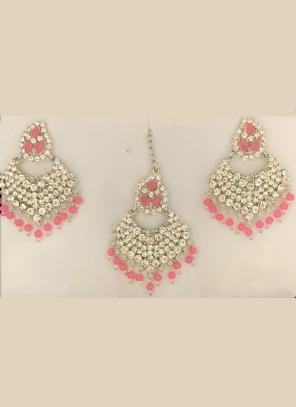 Pink Pasa Design Diamond Studded Earrings With Maang Tikka