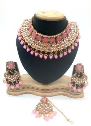 Pink Kundan Chokar Necklace Set With Earrings And Maang Tikka