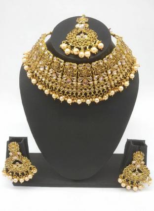 Gold Beautiful Stone And Kundan Studded Bridal Necklace Set