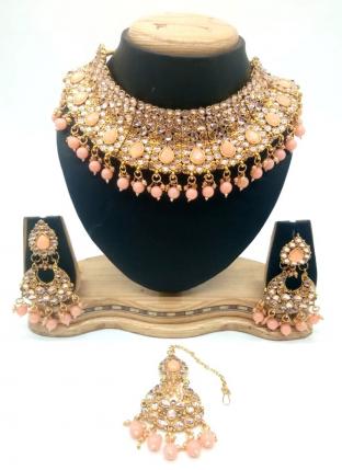 Peach Gold Tone Kundan And Pearls Chokar Necklace Set