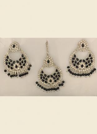 Black Stone Studded Silver Plated Earrings With Maang Tikka