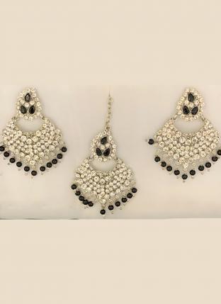Black Pasa Design Diamond Studded Earrings With Maang Tikka
