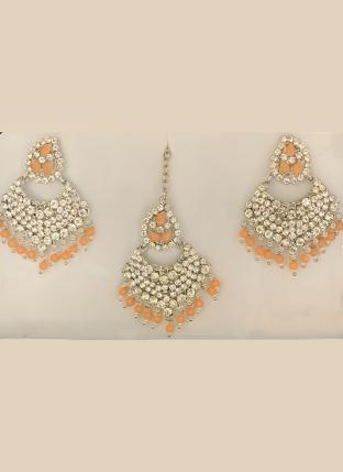 Peach Pasa Design Diamond Studded Earrings With Maang Tikka