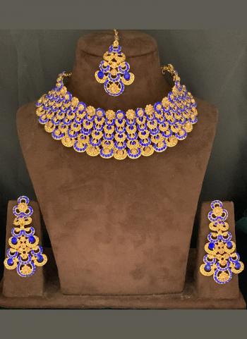 2022y/October/35592/Blue-And-Gold-Stone-Studded-Designer-Choker-Necklace-Set-With-Maang-Tikka-58395.jpg