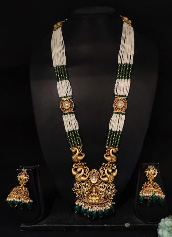 2022y/October/35596/Rajwadi-Style-Necklace-Set-With-Emerald-Green-Beads-OXVTX-651513.jpg