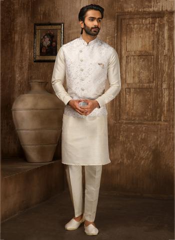 2022y/October/36114/White-Cream-Jaquard-Reception-Wear-Weaving-Aligadhi-3-Pcs-Jacket-Set-1362.jpg