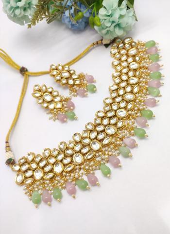 2022y/September/34820/Multi-Colour-Kundan-And-Pearls-Necklace-And-Earrings-Set-SOXX-306013.jpg