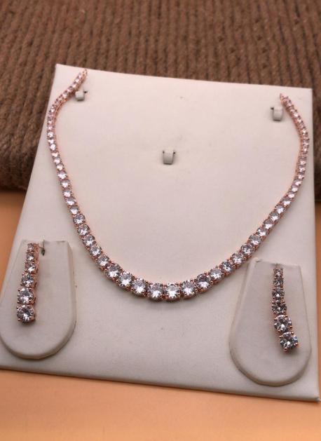 simple neck chain for saree