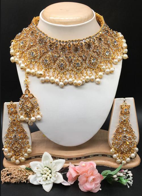 Stylish New Fancy Bridal Necklace Set 