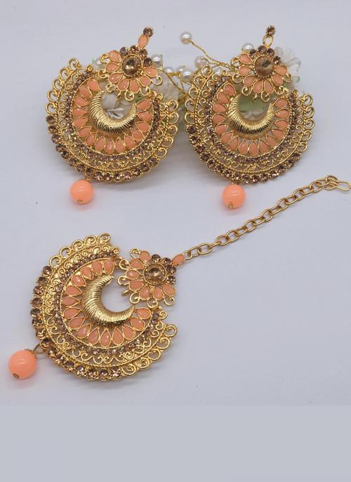 Peach Diamond Earrings With Maang Tikka