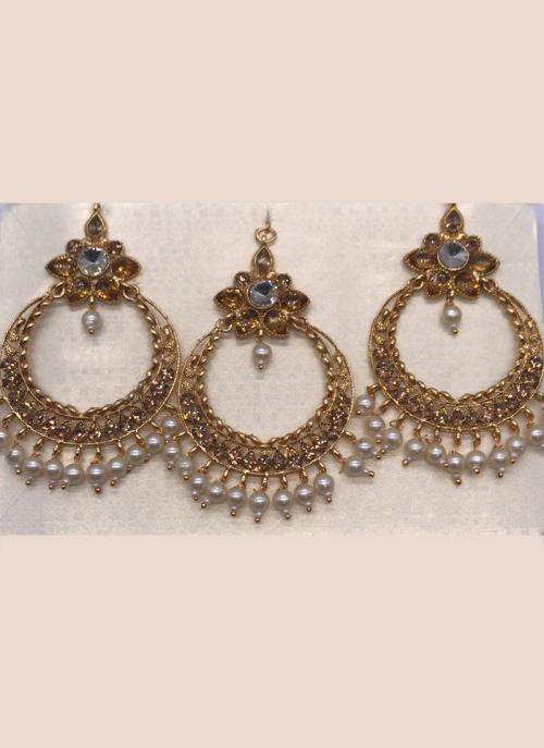 Golden Chandbali Design Earrings With Maang Tikka